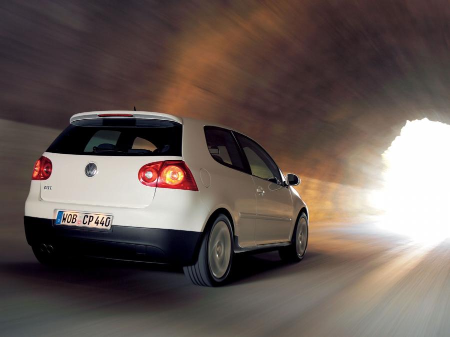  Volkswagen Golf GTi 2005 года  (фото 19 из 135)